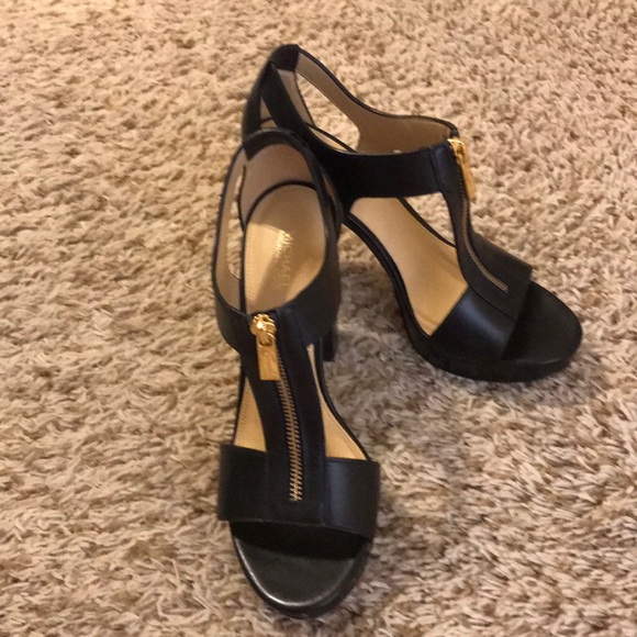 Michael Kors Sandals - Picture 1 of 3